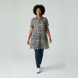 New York & Company  semi sheer long tunic in a textured fabric NWOT